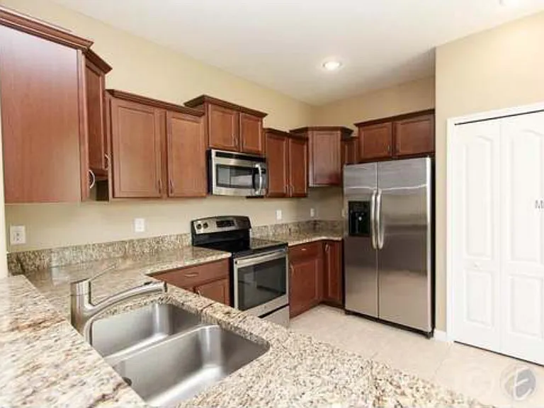 2609 Lantern Hill Ave — Photo 7