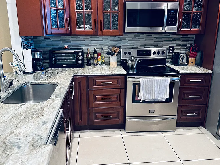 4611 SE 5th Pl — Photo 3