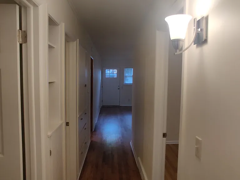 1350 N Kings Dr — Photo 4