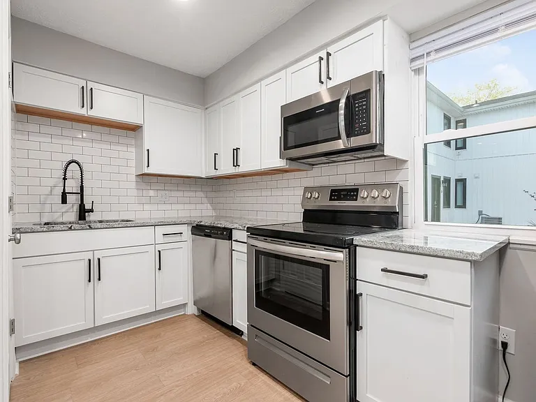 380 Forest St #G — Photo 35