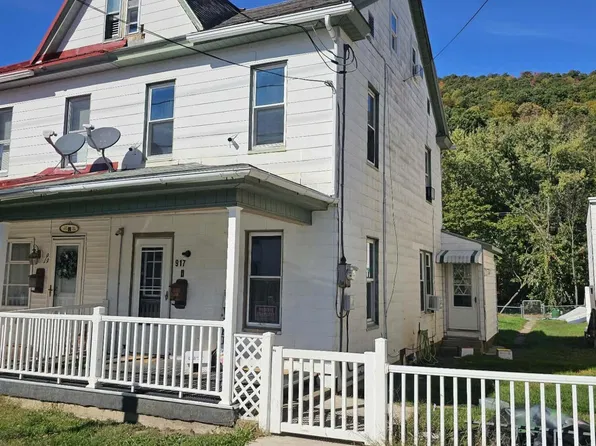 917 Center St, Coal Township, PA 17866