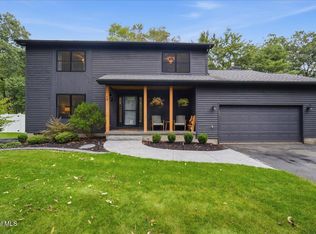 18 Orchard Park Drive, Clifton Park, NY 12065