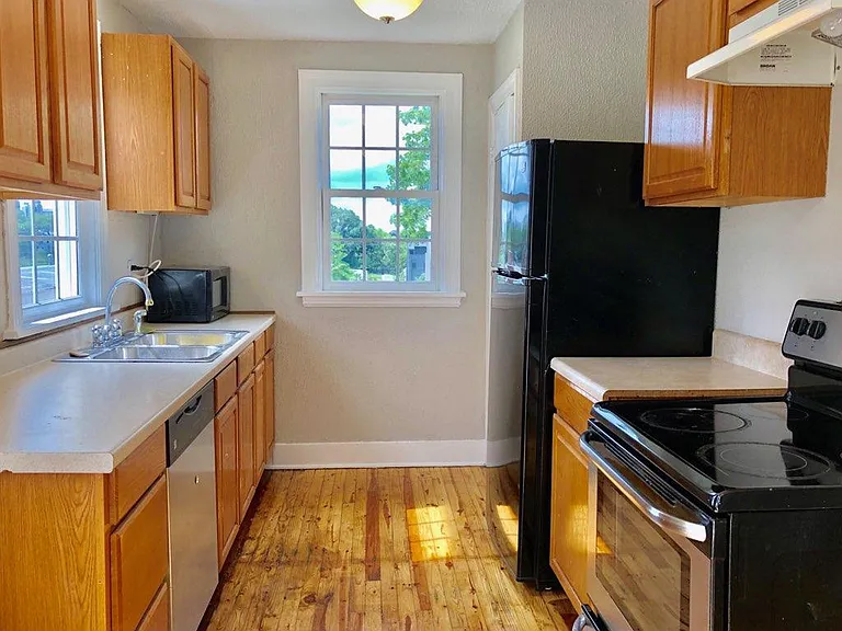 604 Hamilton Ave — Photo 2