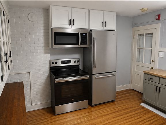 2nd image of 6-10 Manville St #3