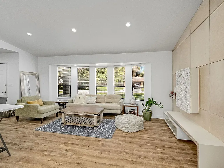 938 Pembroke Ave NE — Photo 31