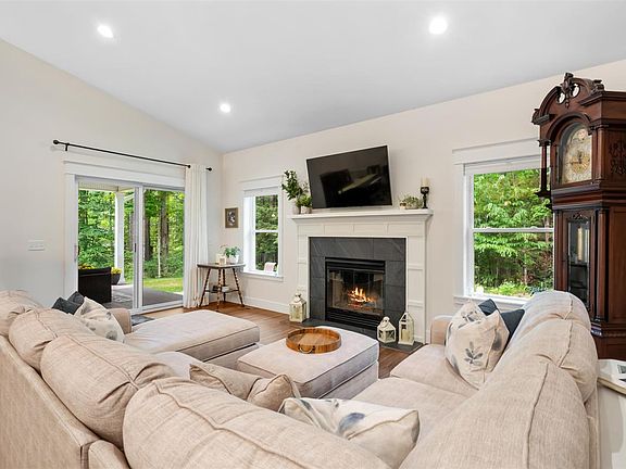 4th image of 8695 Spring Ridge Dr
