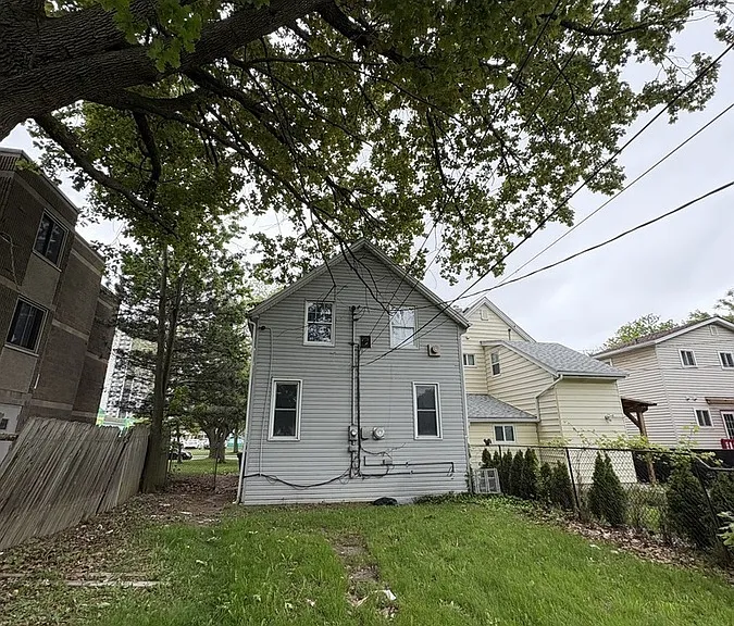 858 Windsor Ave #3 — Photo 16