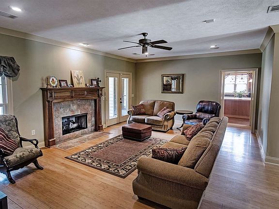 3rd image of 102 Cedar Green Dr
