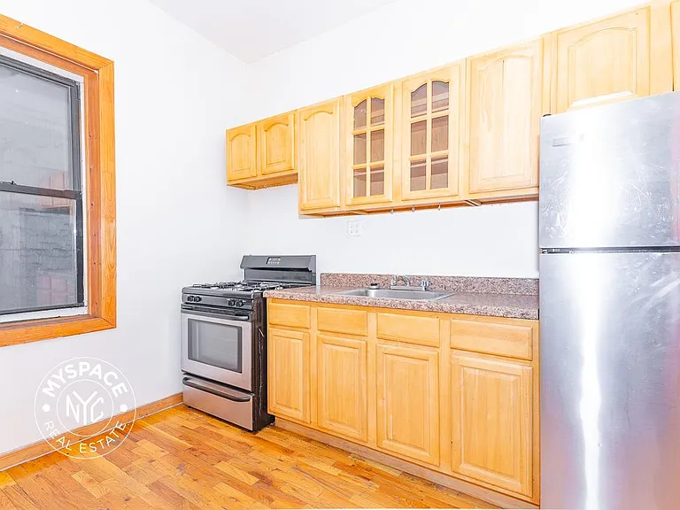 126 Graham Ave #2B — Photo 5