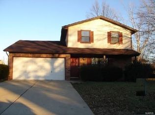 606 Country Meadow Ln, Shiloh, IL 62221