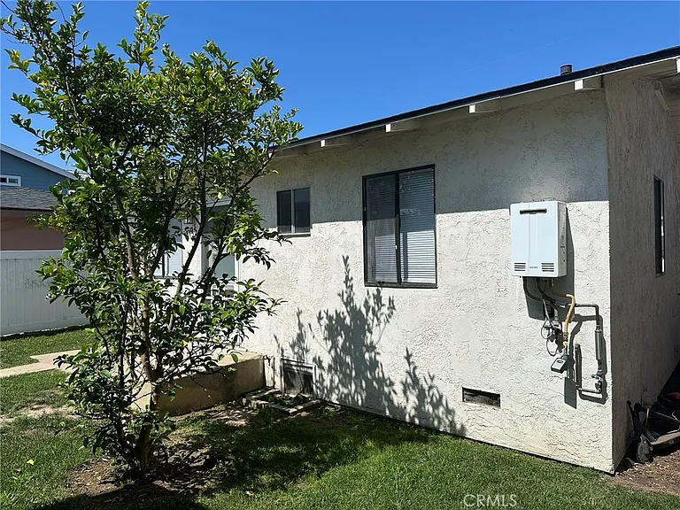 1819 Gramercy Ave #B — Photo 4
