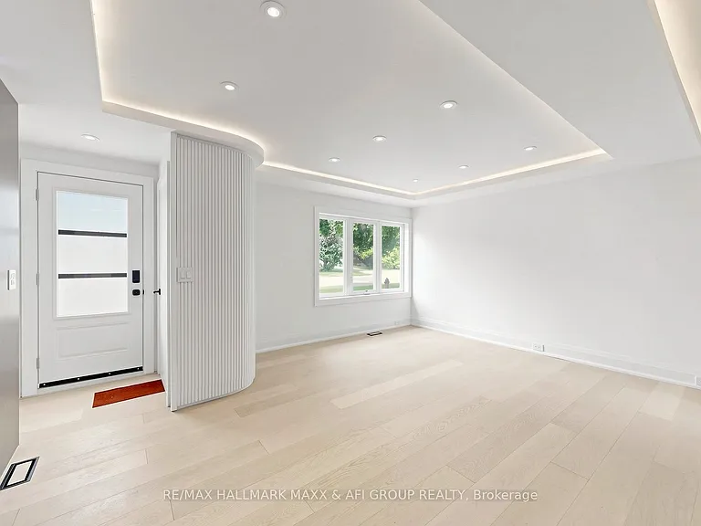 103 Ruggles Ave — Photo 4