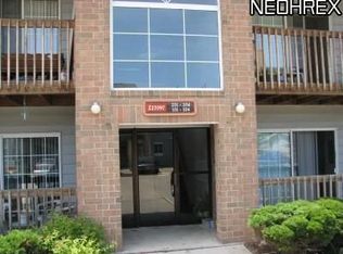 27097 Oakwood Cir UNIT Z-103, Olmsted Twp, OH 44138