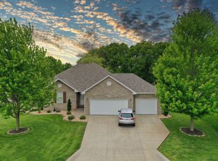 704 Brook Forest Rd, Nixa, MO 65714