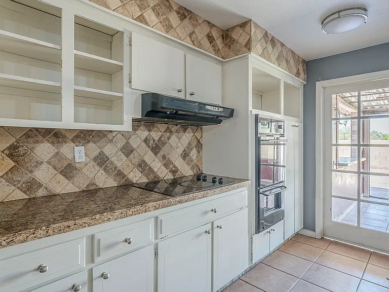 3236 S Kenwood Ln — Photo 14