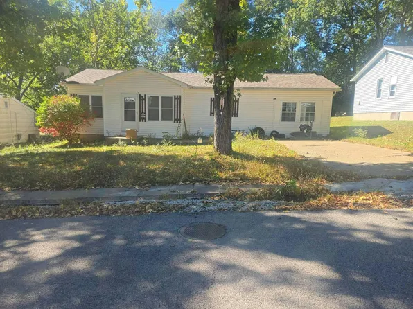 307 David St, Elsberry, MO 63343