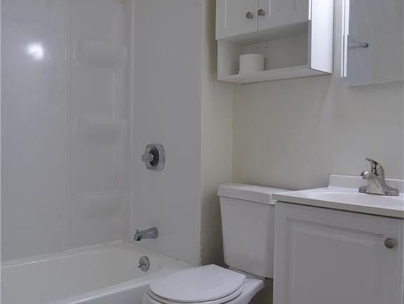 2nd image of 1290 Gladys Ave Unit 2