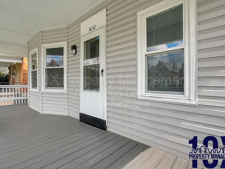 1652 Summit St #A — Photo 3