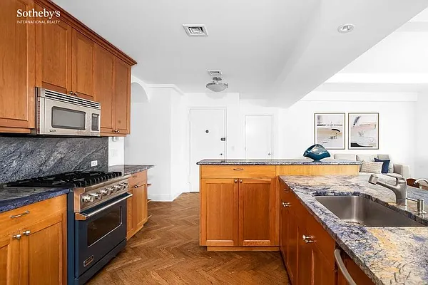 Sold by Sotheby's International Realty | media 8