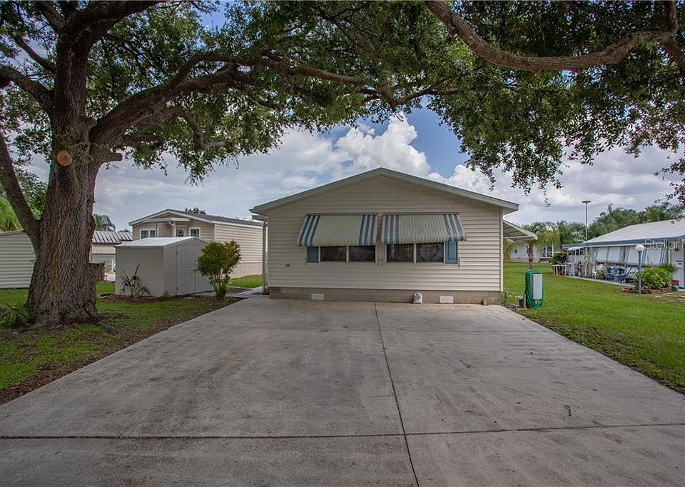 1st image of 20 Royal Coachman St