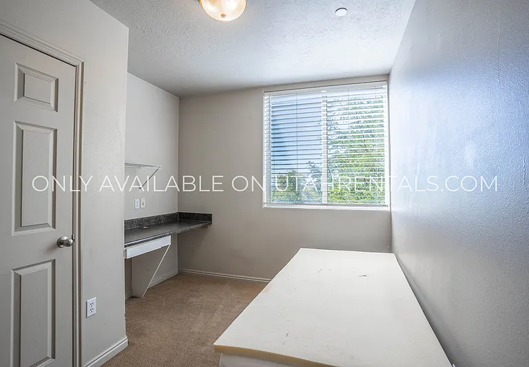 884 E 700 N #E3-1 — Photo 17
