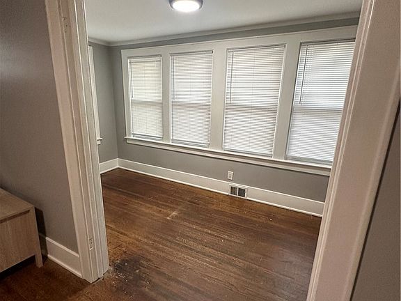 4th image of 839 Norton St #1