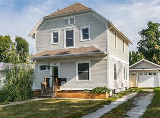 910 18th St, Belle Plaine, IA 52208