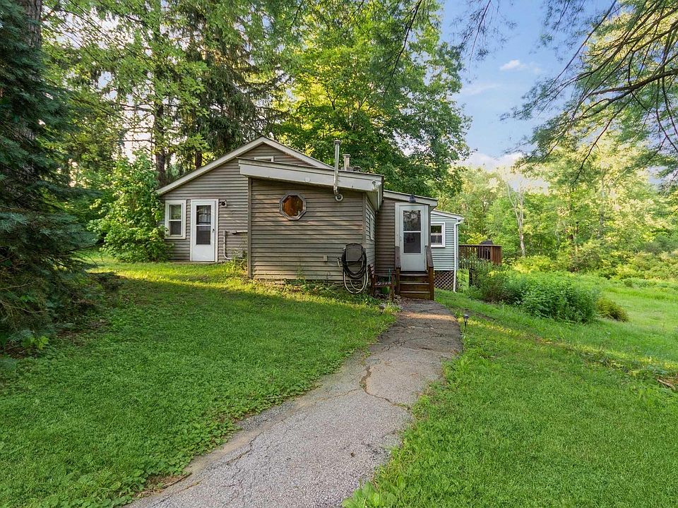 1st image of 962 QUAKER Lane