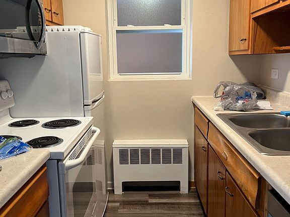 5th image of 1376 Brown St #7