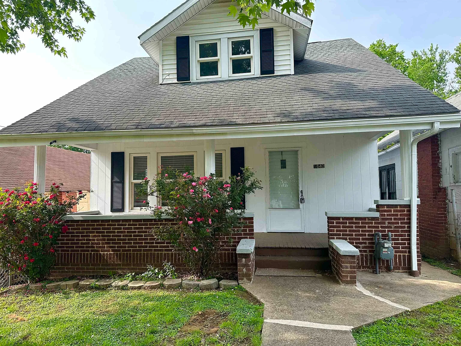 1840 Underwood Ave photo 1