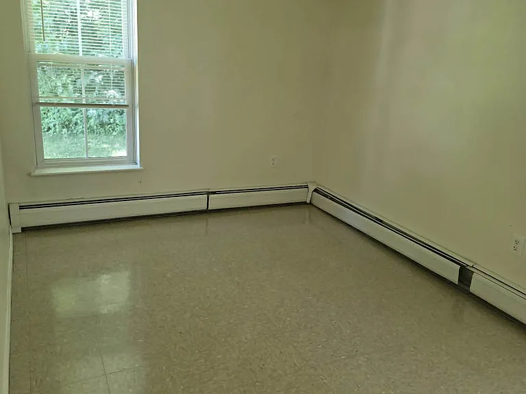 18 Main St #10 — Photo 13