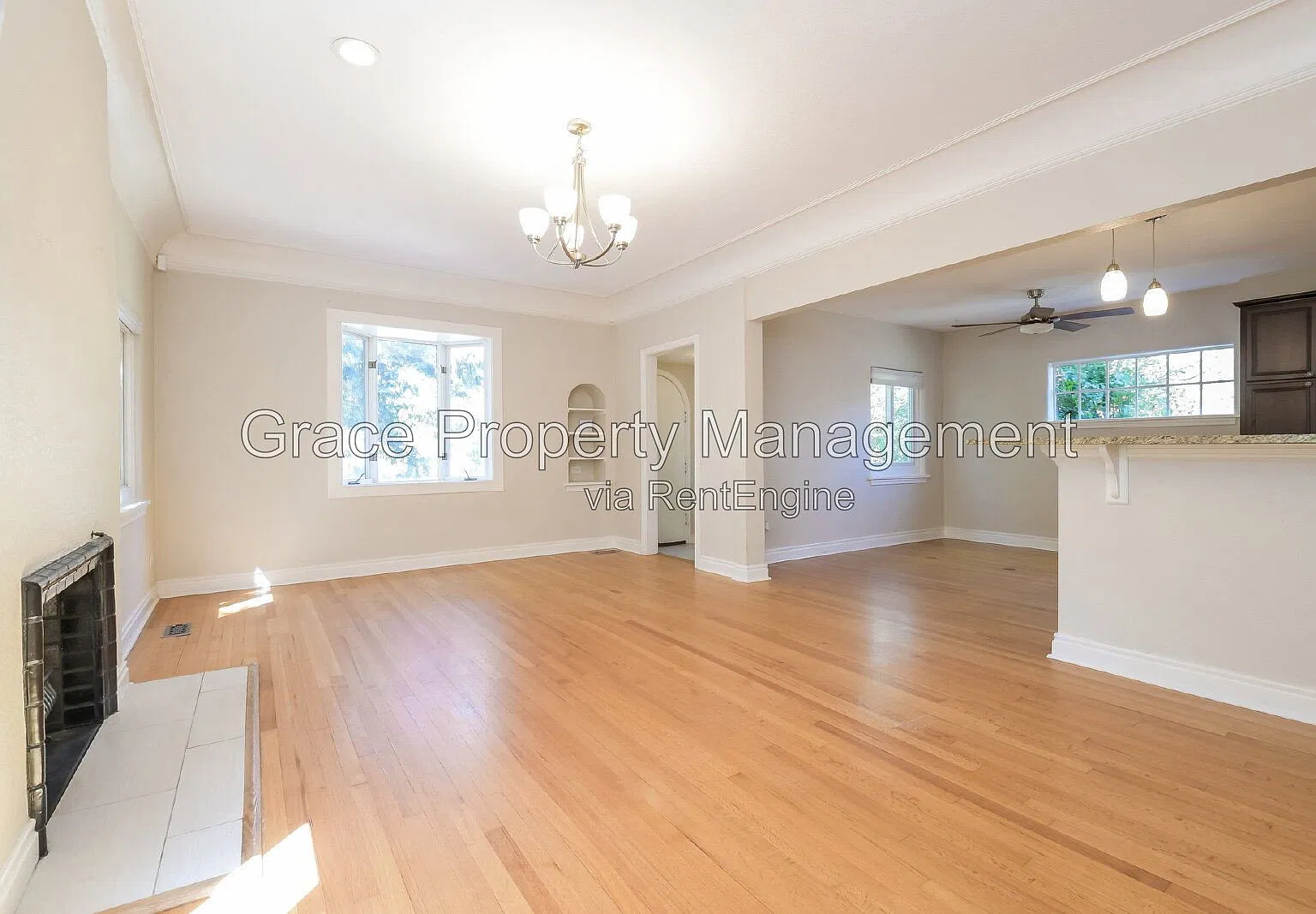 3 bed, 3.0 bath, 2372 sqft, $3,295 — Photo 3