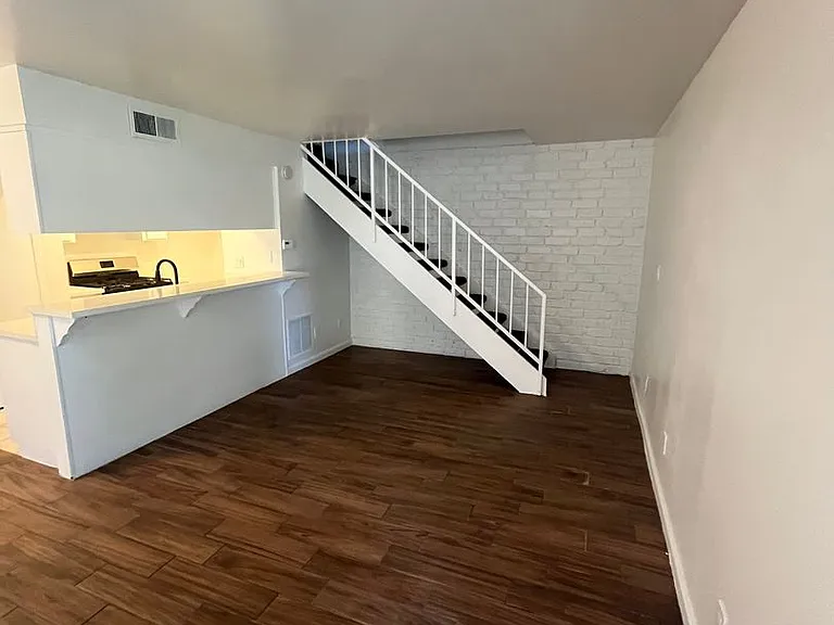 917 W Sierra Madre Ave #2 — Photo 5