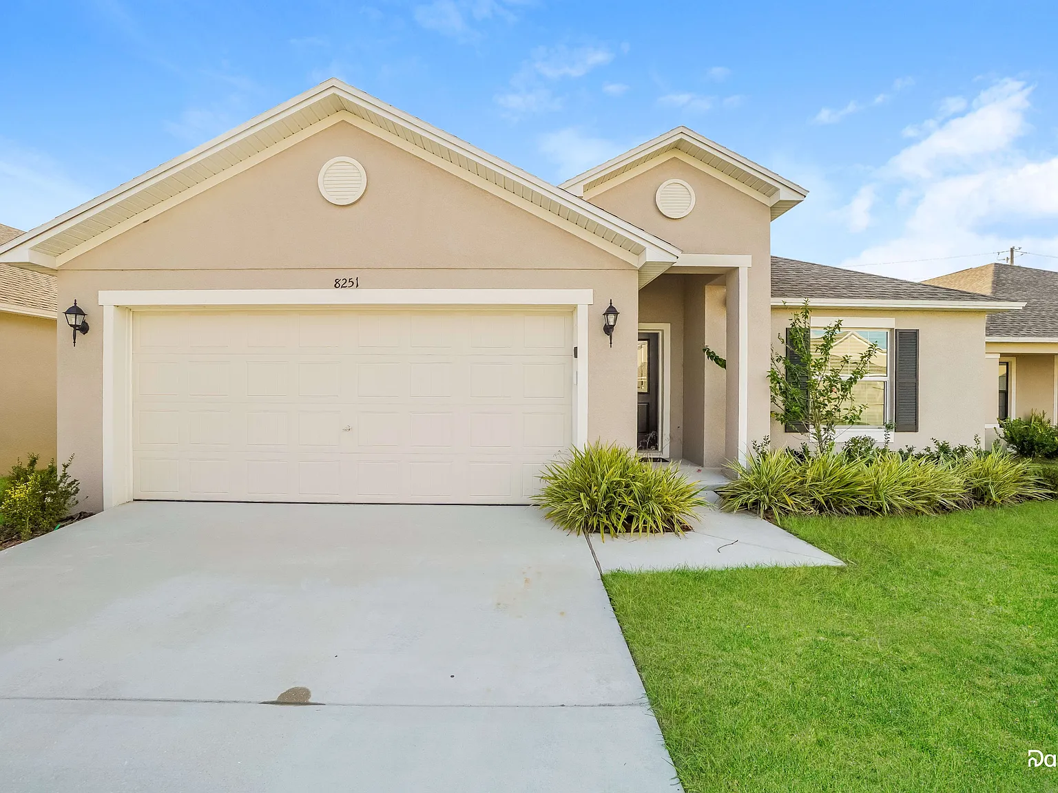 3 bed, 2.0 bath, 1266 sqft, $2,060 — Photo 1