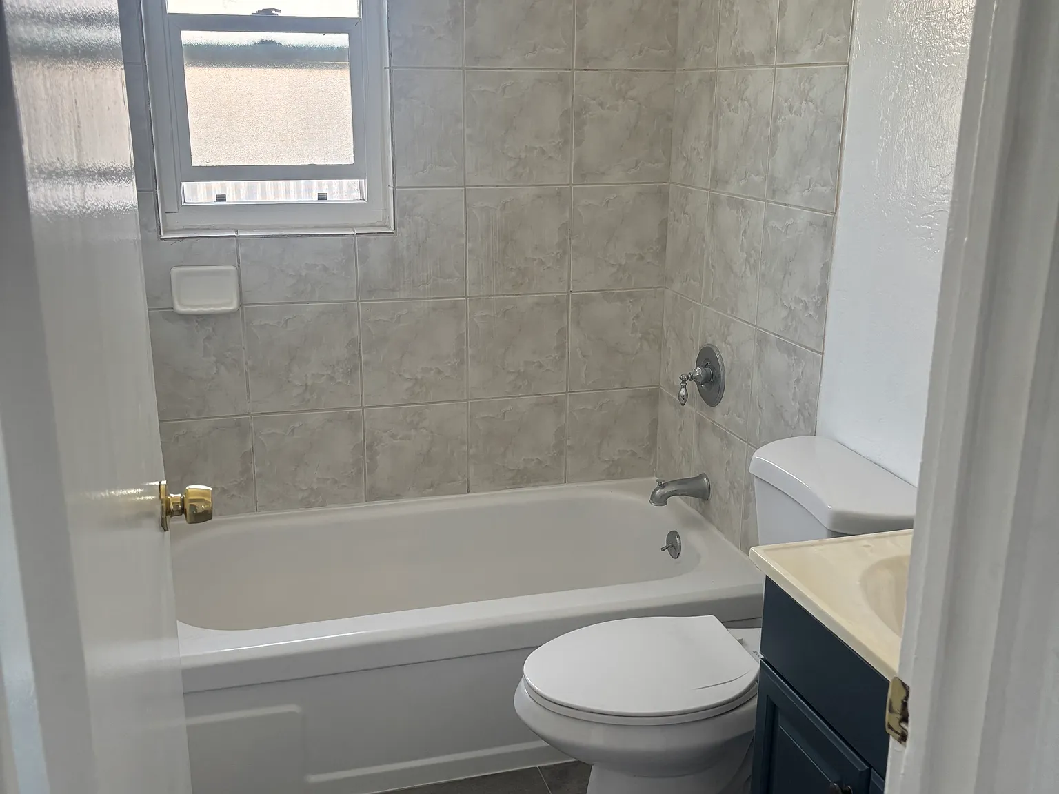 2 bed, 700 sqft, $2,200 — Photo 4