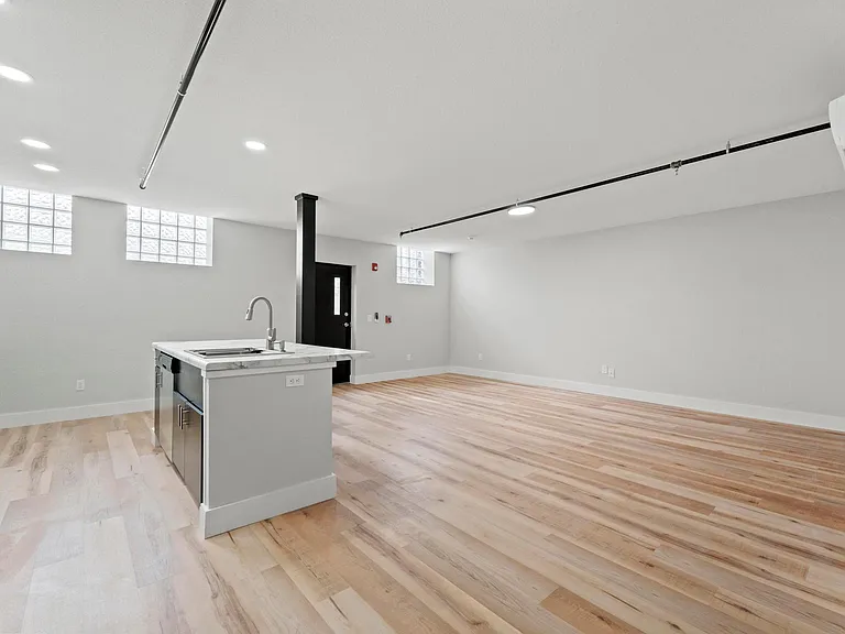 435 Ann St #F — Photo 4