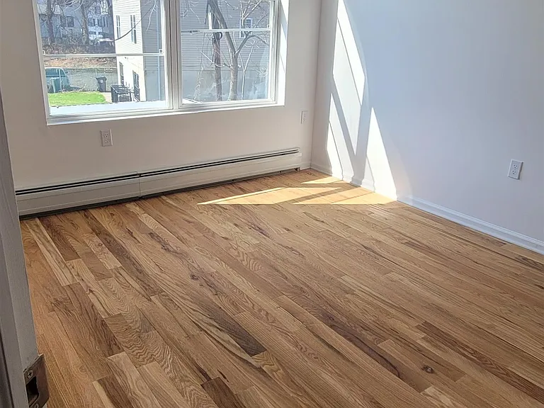 500 Hawthorn Ave #2A — Photo 6
