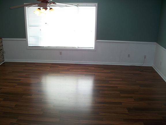 3rd image of 1910 Traxler St