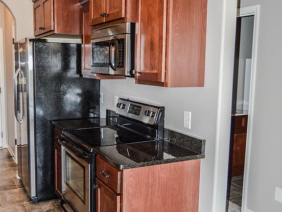 3rd image of 1784 Apache Way