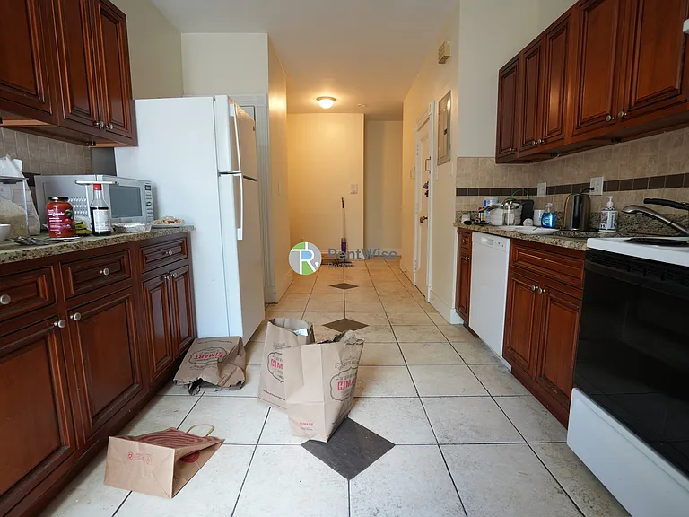 22 Euston St #5 — Photo 8