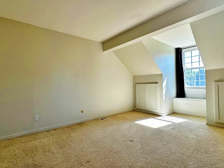 2122 S Victor St #E — Photo 7