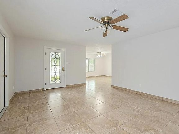 5th image of 4220 Woodcrest Dr