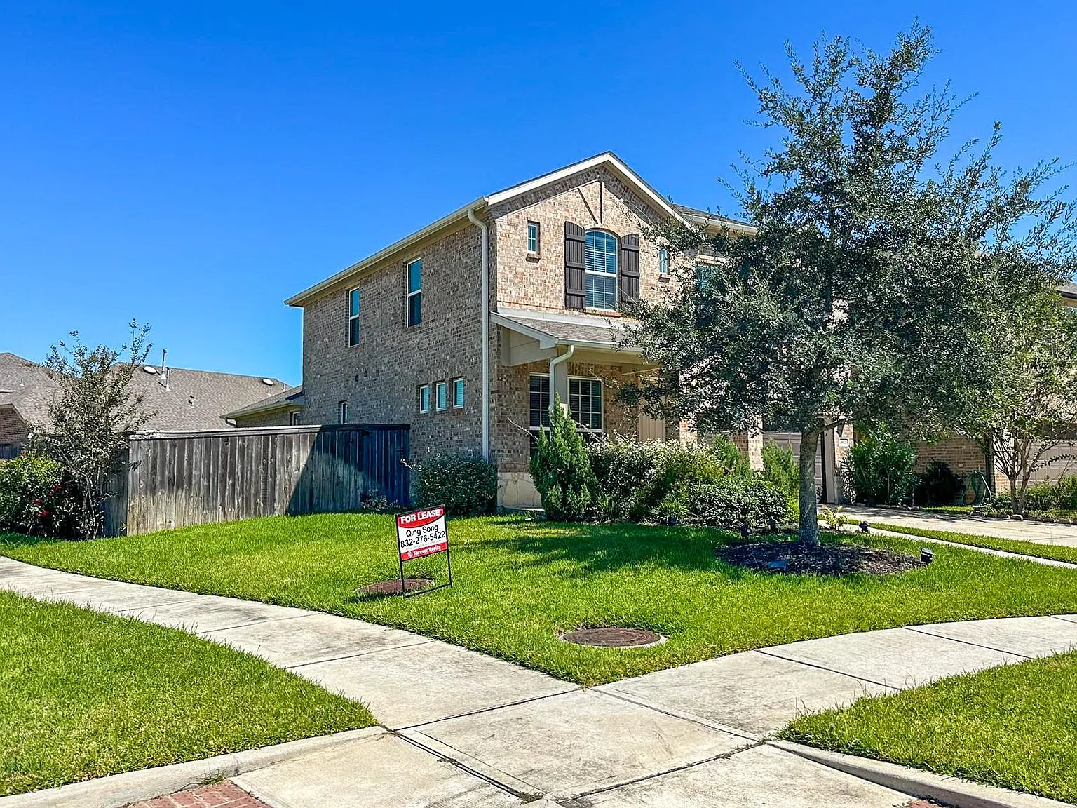 4 bed, 2.5 bath, 2706 sqft, $2,650 — Photo 2