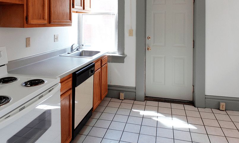 1st image of 115 E Woodruff Ave