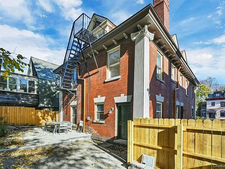 271 Liberty St #1 — Photo 24