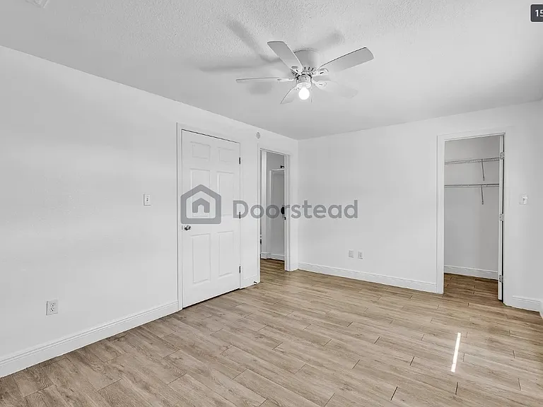 921 Penfield St #B — Photo 14