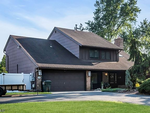 4th image of 12 Ethan Allen Rd