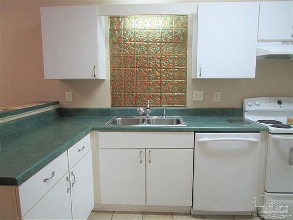 4th image of 305 Loveland Cir