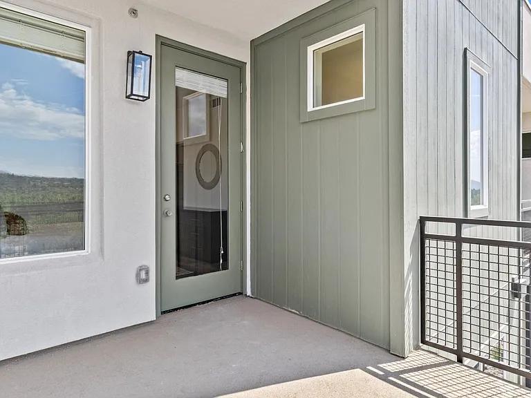 The Retreat Luxury Townhomes — Photo 21