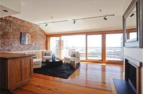 living Room/Kitchen